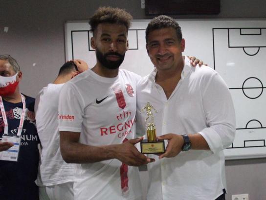 Antalyaspor yönetiminden futbolculara ve teknik ekibe ödül