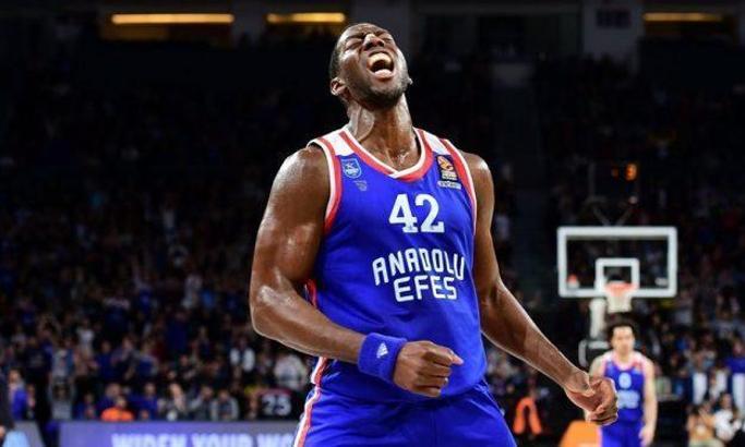 Anadolu Efes'te Dunston'ın sözleşmesi yenilendi