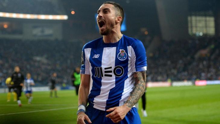 İngiliz devlerinin Alex Telles rekabeti