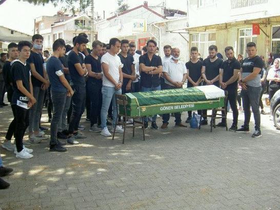 Denizde boğulan genç futbolcu Serhat Birincioğlu, son yolculuğuna uğurlandı