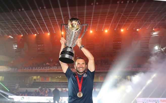 Okan Buruk: Önemli bir başarıya imza attık, devam ettirmek istiyoruz