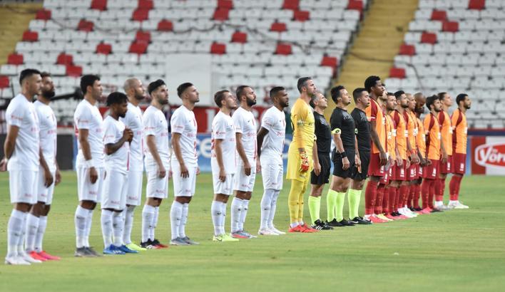 Galatasaray'da 2, Antalyaspor'da 1 değişiklik