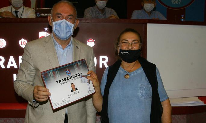 Trabzonspor'da 25 yıllık üyelik süresini dolduran 64 kişiye belge verildi