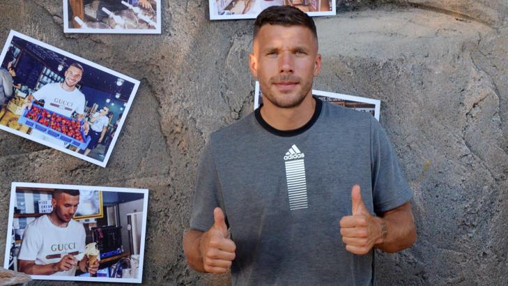 Podolski'den dondurma ikramı