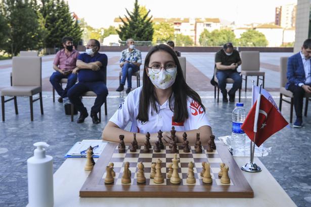 Kübra Öztürk: Satranç engelleri aşabilmemde yol haritası oldu