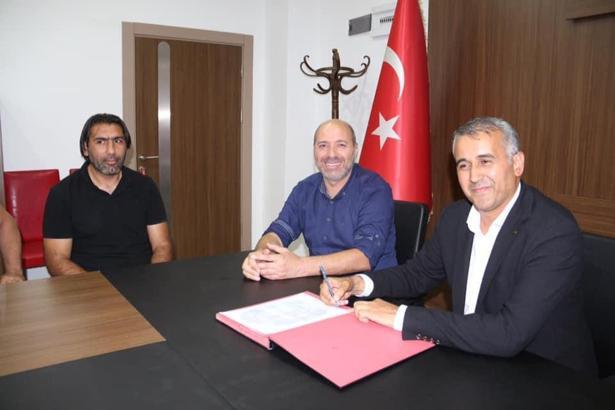 Sivas Belediyespor, Özer Karadaş'ın sözleşmesini uzattı
