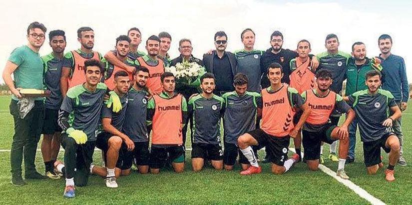 Kanyaspor taraftarından Beşiktaş'a saldıran futbolculara çiçek!
