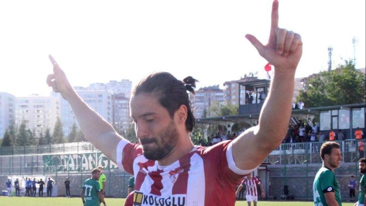 Elazığspor'da Yiğitcan Erdoğan yeni sezonda takımda yer almayacağını bildirdi