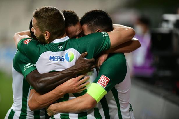Konyaspor'u orta saha oyuncuları sırtlıyor!