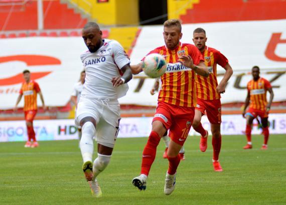 Kayserispor, son dakikalarda yediği gollerle yıkıldı