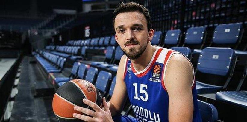 Anadolu Efes'te Sertaç Şanlı'nın sözleşmesi uzatıldı