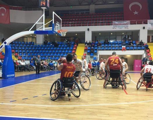 Galatasaray ve Fenerbahçe finalde