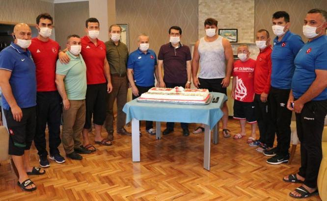 Grekoromen Güreş Milli Takımı'nın Bolu kampı sürüyor