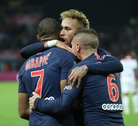 Neymar ve Mbappe Cavani'yi dışlıyor!