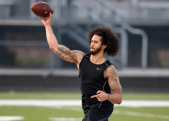NFL'den ligden uzaklaştırılan Colin Kaepernick'e yeşil ışık