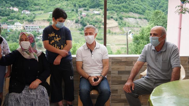 Ahmet Ağaoğlu Şehit Halit Avcı'nın ailesini ziyaret etti