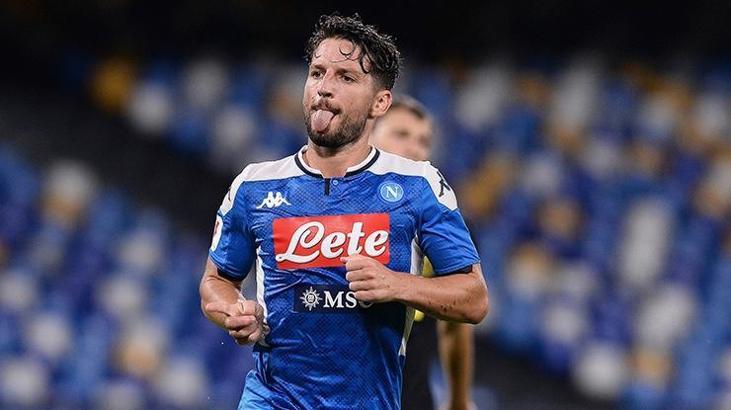 Mertens Napoli tarihine geçti