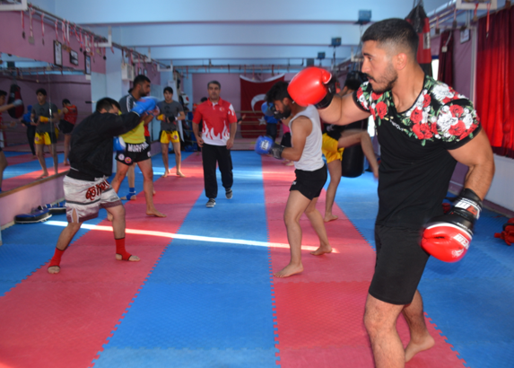 Muaythai ve kick boksta milli sporcular çalışmalara başladı