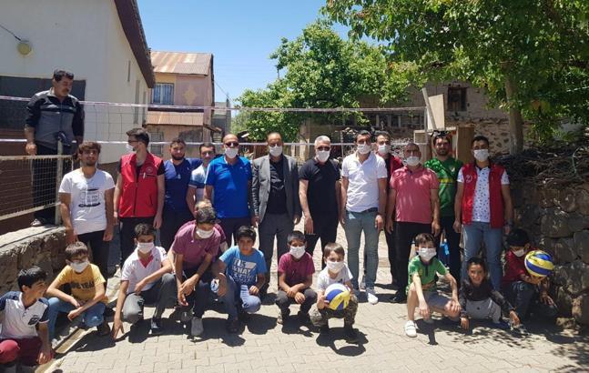 Türkiye Voleybol Federasyonu, çocukların sokakta voleybol oynamalarına kayıtsız kalmadı
