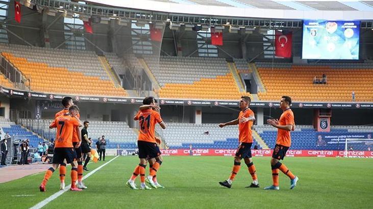 Süper Lig'de 5 oyuncu değiştiren ilk takım Başakşehir