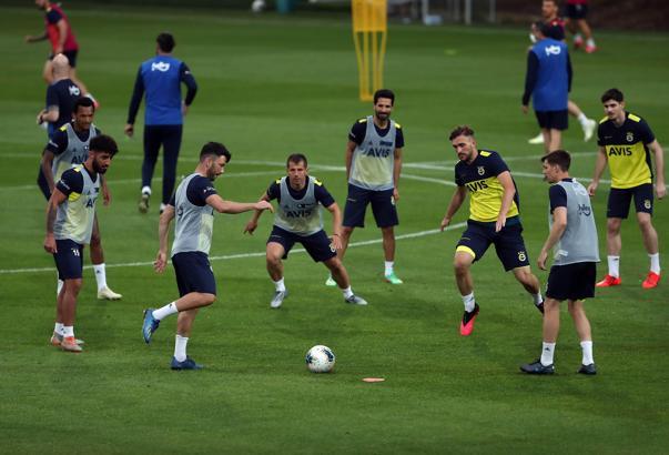 Fenerbahçe'nin idmanını Mustafa Kemal Danabaş ve Selahattin Baki de izledi