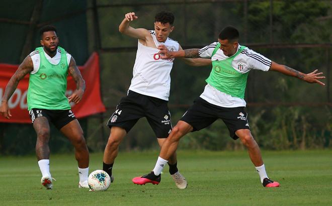 Beşiktaş, kondisyon ve taktik çalışması yaptı