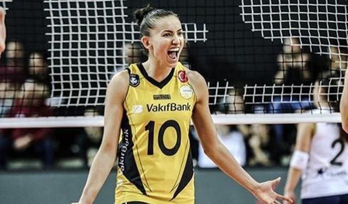 VakıfBank'ın smaçörü Gabi: Kızlara ilham kaynağı olduğum için çok mutluyum