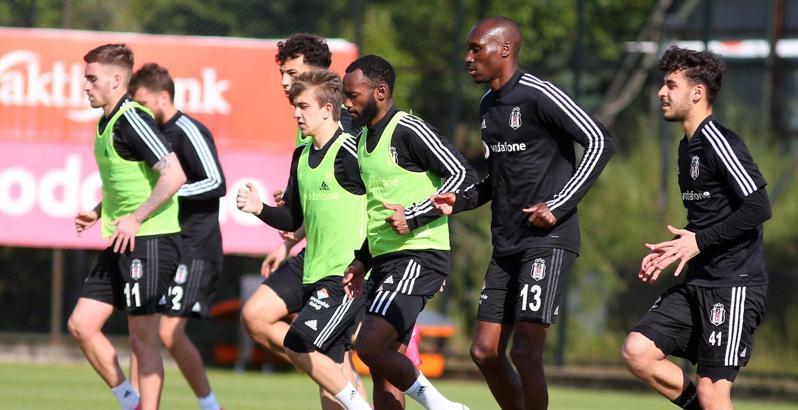 Beşiktaş'ta N'Koudou ve Ruiz'den kötü haber