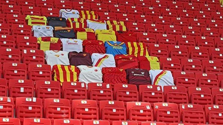 Göztepe taraftarı formayla tribünde