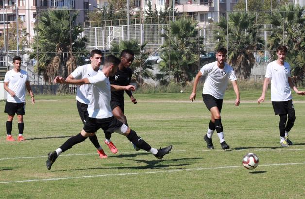 Altay'da genç futbolcular elini taşın altına koymaya hazırlanıyor