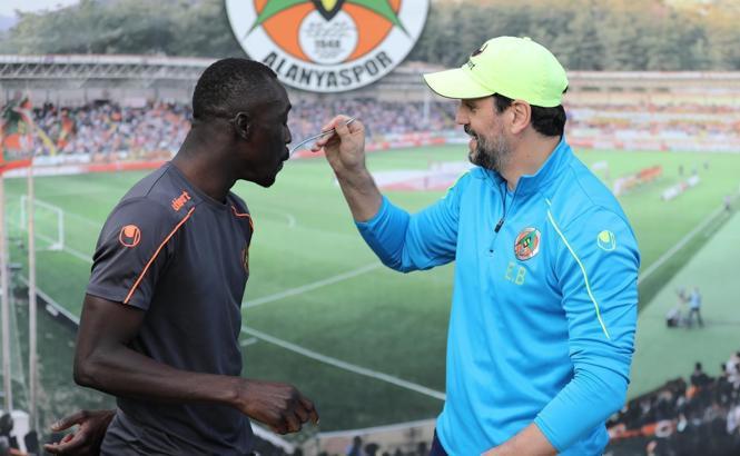 Alanyaspor'da Papiss Demba Cisse'nin doğum günü kutlandı