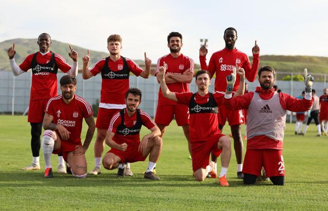Sivasspor'da Denizlispor mesaisi sürüyor