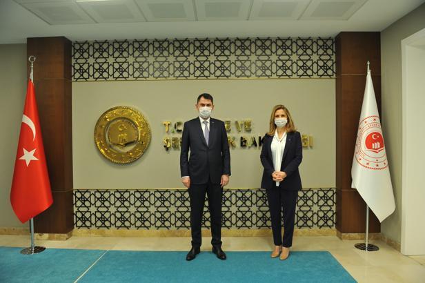 Özlem Akdurak, Murat Kurum'u makamında ziyaret etti