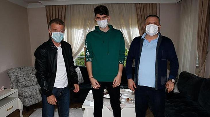 Ahmet Ağaoğlu'nda genç oyuncuya ziyaret