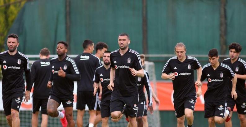 Beşiktaş'ta futbolculara şok! Maaşlara yüzde 50 indirim