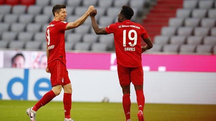 Lewandowski kariyer rekorunu egale etti