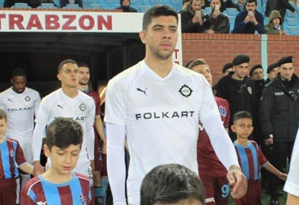 Trabzonspor'dan Galatasaray'a Cenk Özkacar çalımı! İmza an meselesi...