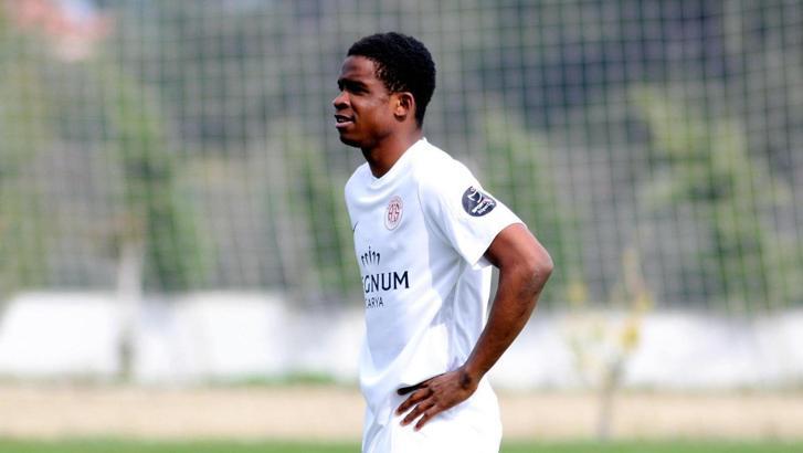 Leipzig ve PSV, Antalyaspor'da Mukairu'nun peşinde