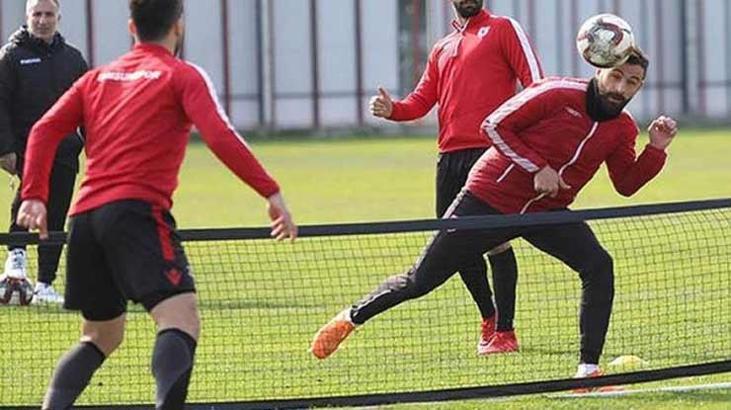 Halı sahada ayak tenisi