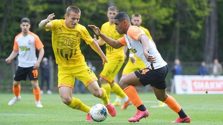 Ukranya cumartesi futbola başlıyor