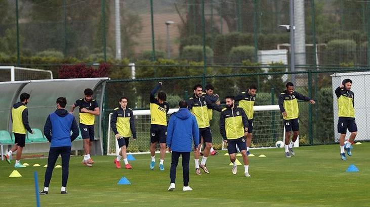 Fenerbahçe günü çift idmanla tamamladı