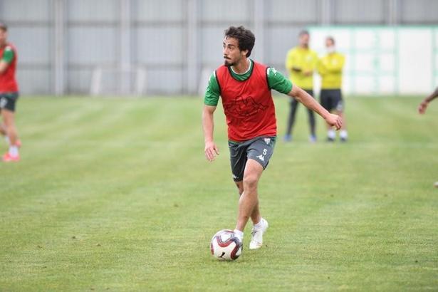 Bursaspor'da Emirhan Aydoğan hırsla çalışıyor