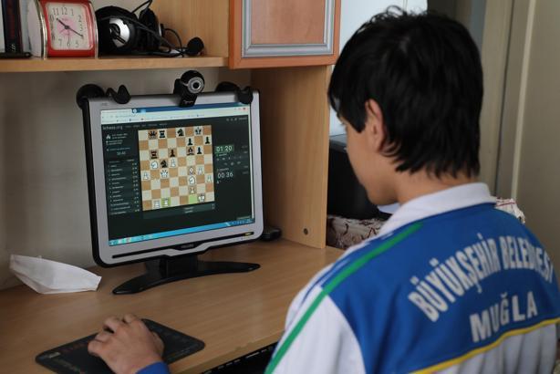 Online satranç turnuvasına 2 bin 624 sporcu katıldı