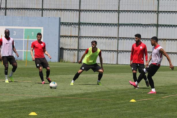 Çaykur Rizespor, hazırlıklarını günde çift antrenmanla sürdürüyor