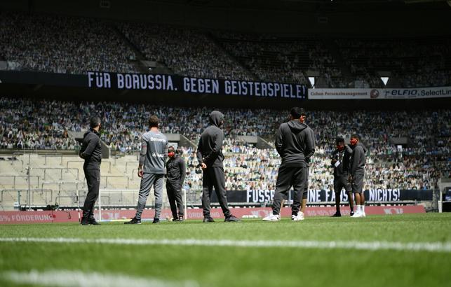 Mönchengladbach-Bayer Leverkusen maçında 13 bin karton taraftar