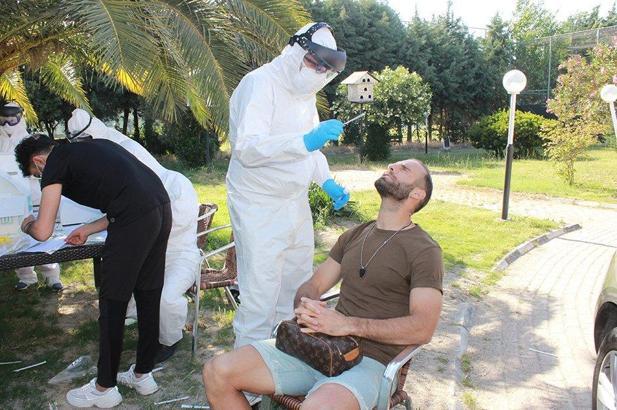 Altay'da futbolculara ikinci kez coronavirüs testi yapıldı