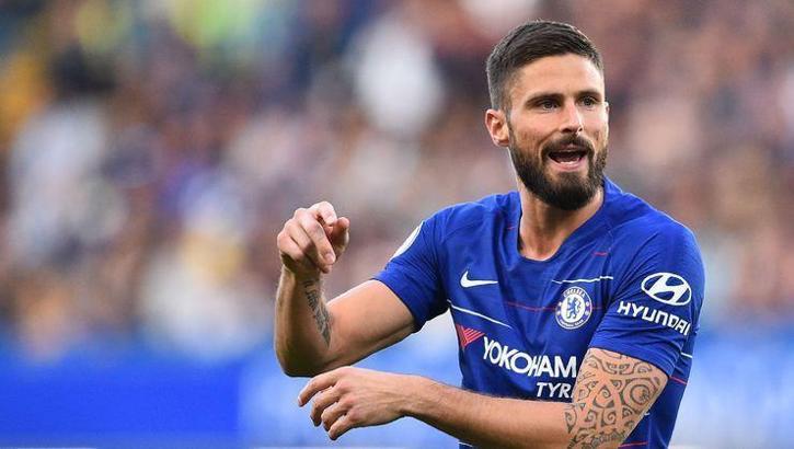 Chelsea, Olivier Giroud'un sözleşmesini uzattı