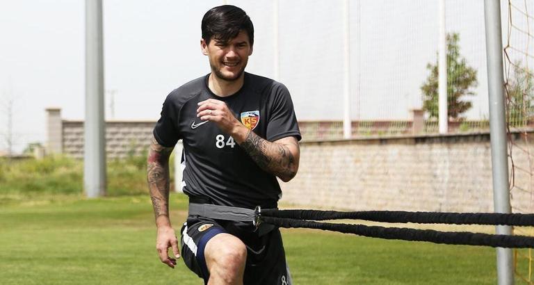 Cristian Sapunaru çalışkanlığı ile takdir topluyor