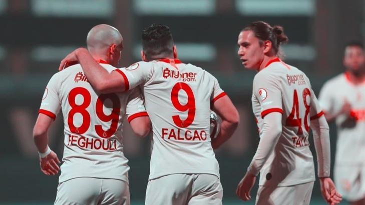 Galatasaray'da 100 milyonluk ayrılık!
