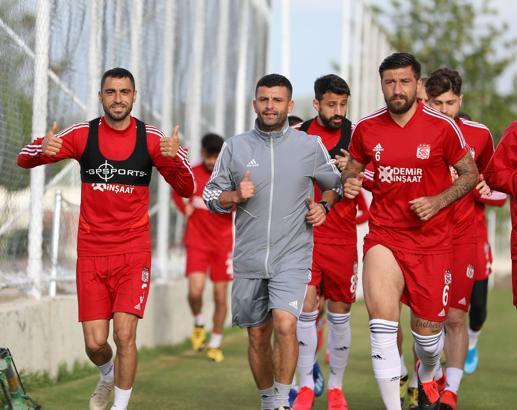 Sivasspor'da Denizlispor mesaisi devam ediyor